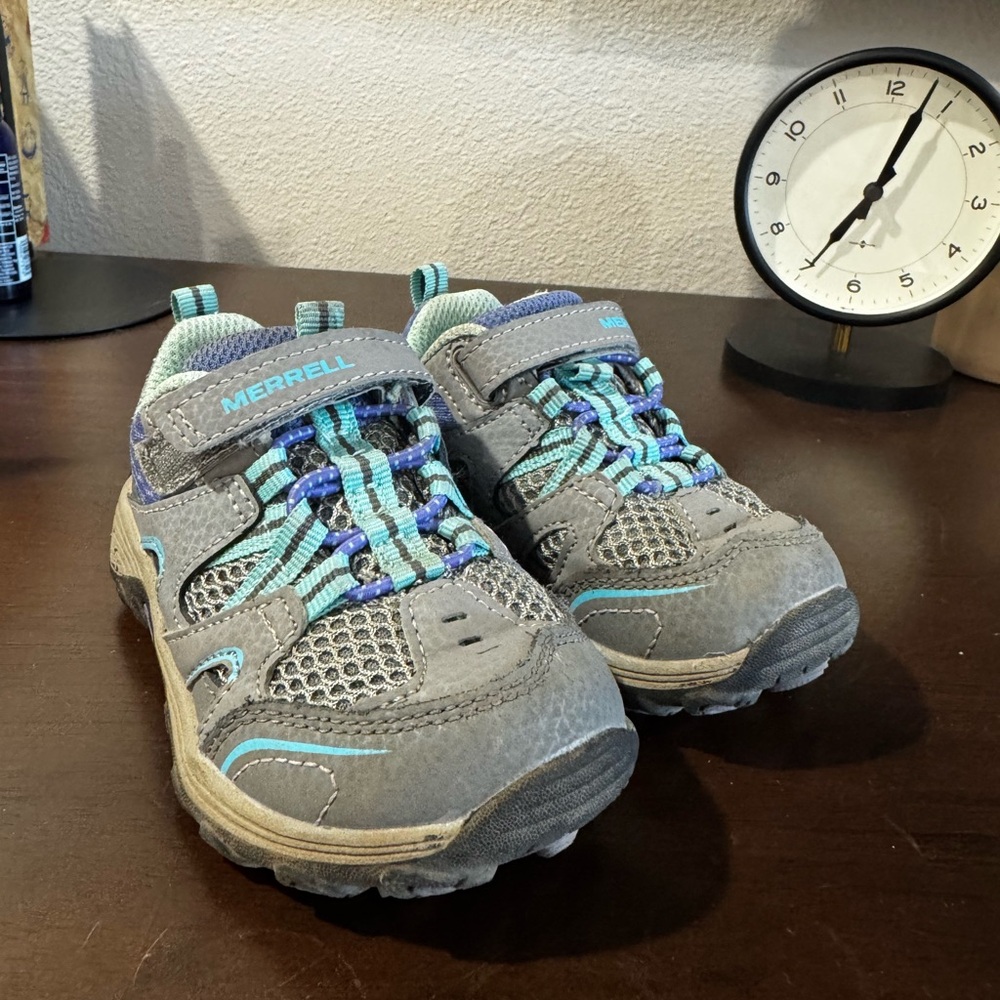Merrell toddler hiking shoes size 7